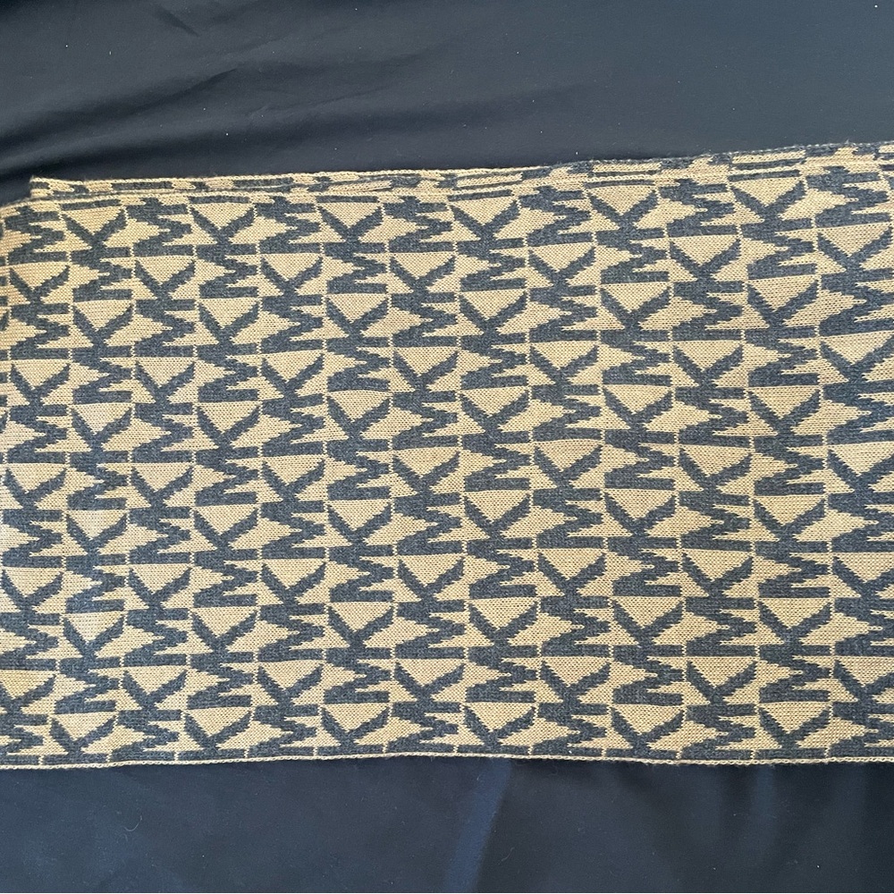 MICHAEL Michael Kors Black and Tan Knit Infinity Scarf